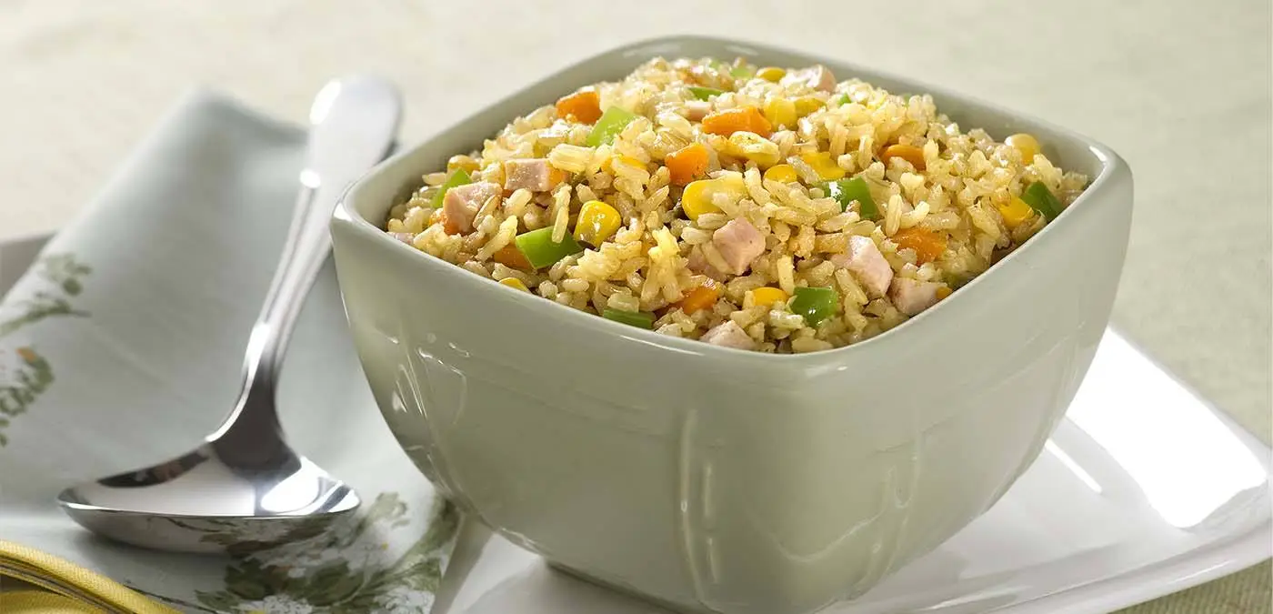 Como fazer arroz: Dicas e passo a passo para acertar no preparo